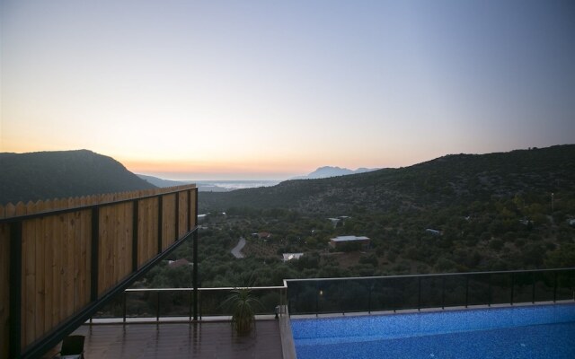 Villa Suare by Akdenizvillam