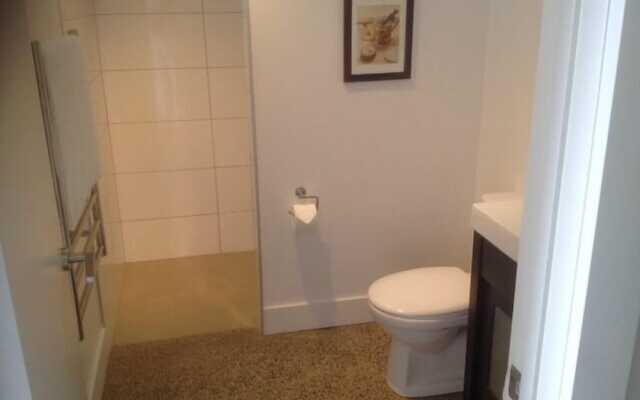 The Lakeview House Apartment