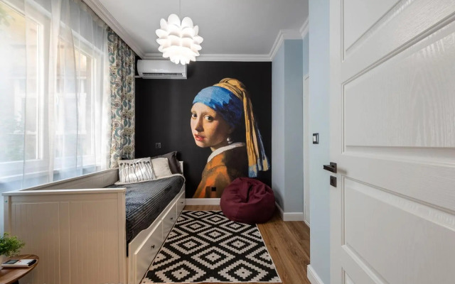 LUXURY & UNIQUE - TOP CENTER Apt. - 3BDR & 2 Baths