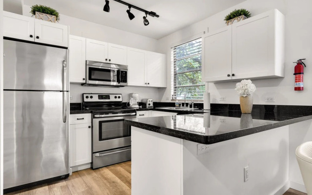 Modern & Fashionable Apartment w/Pool and Garden