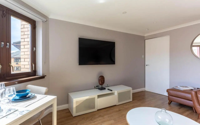 Stunning 1 Bed Merchant City Apartment with Parking
