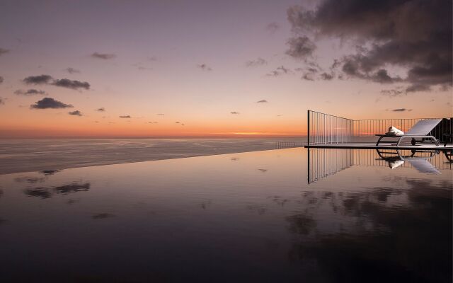 Modern cliff-top villa, panoramic sea-views, A/C, heated pool | Cliffscape