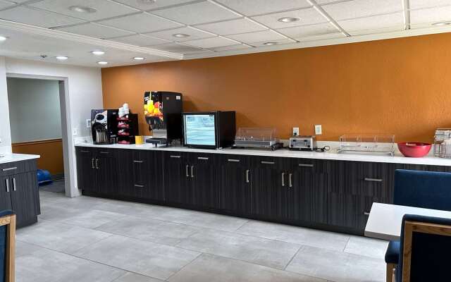 La Quinta Inn & Suites by Wyndham Orlando South
