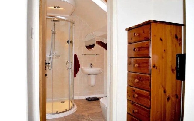 Squirrel Barn. Hi-spec. Hot tub & Wifi. Sleeps 14