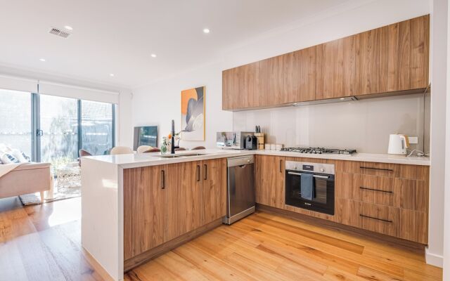 StayAU Stylish 4BR Home Ringwood