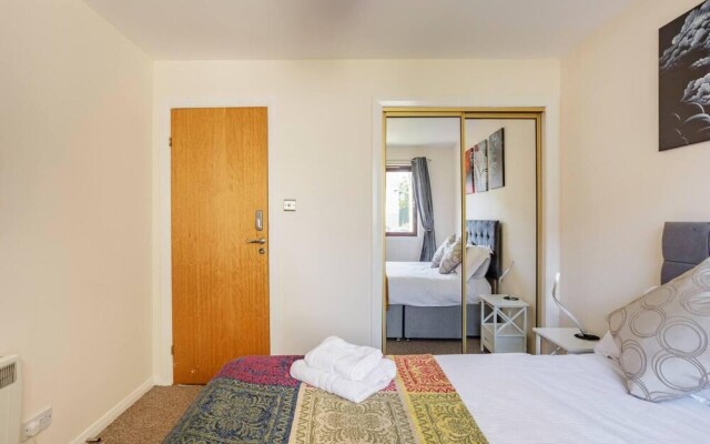 Summit Central - Quiet 2BR Flat, Wifi, Parking