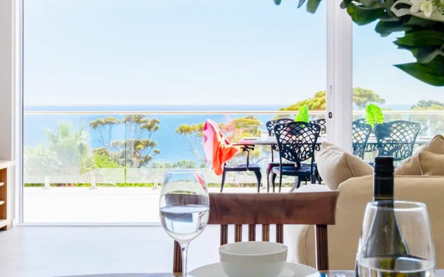 Elegant Apartment w Ocean Views Quenera Apartment