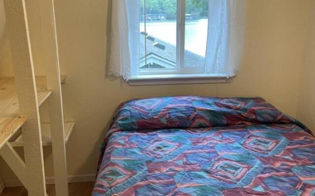 Loft , boat dock, 2 bedrooms , pet friendly