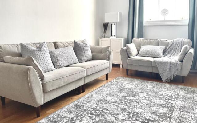 County House - THE WHITE APARTMENT