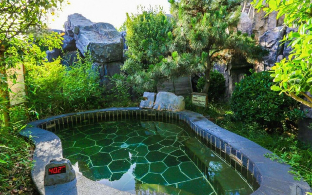 Lancui Lake Tian Mu Hot Spring Resort
