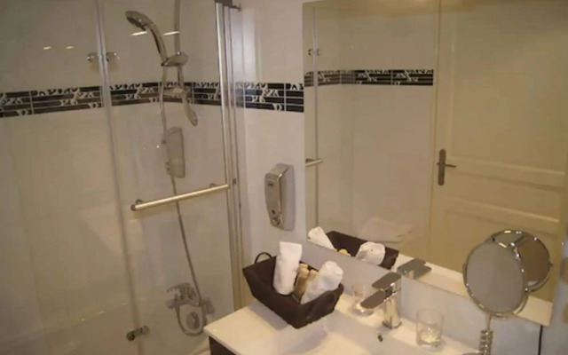 Regina Montmartre Hotel 