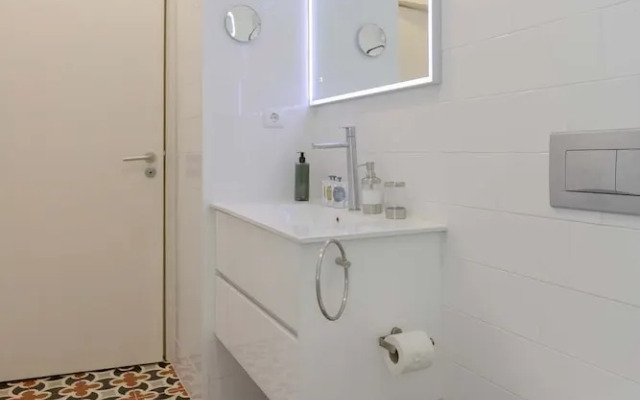 Liiiving in Porto - Trindade Deluxe Studio 3T