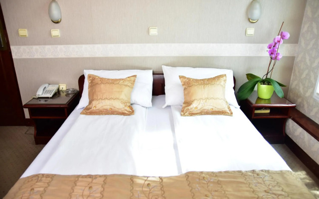 Hotel Lav