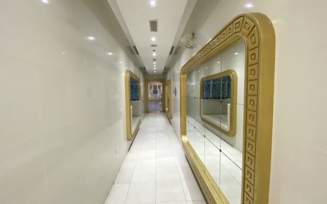 Luxe Apt with Panoramic Views and Terrace