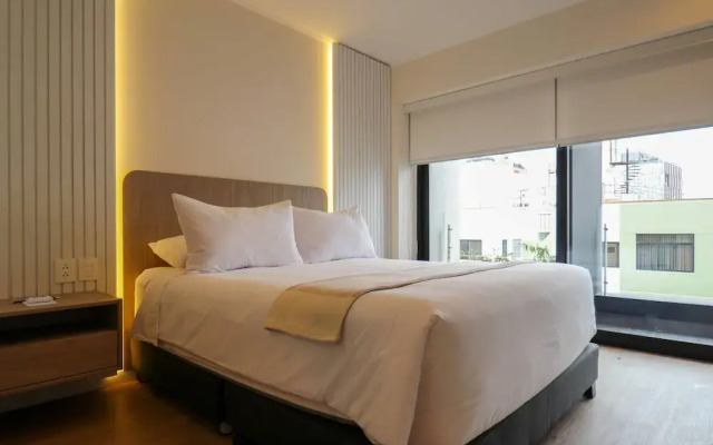 w Elegant 2BR w Balcony Near Larcomar