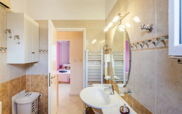 Spacious Urban Haven-family Home Perfect Location
