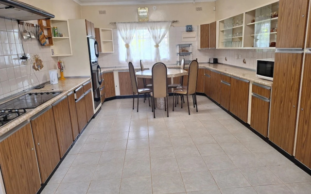 Charming 6-bed House With Swimming Pool in Harare