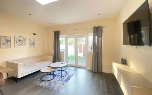 Bright & Lush 2 Bed Apartment
