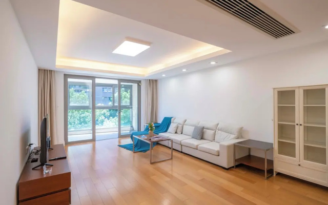 Tyms Stylish 3BR 2BA Apt Xujiahui Metro