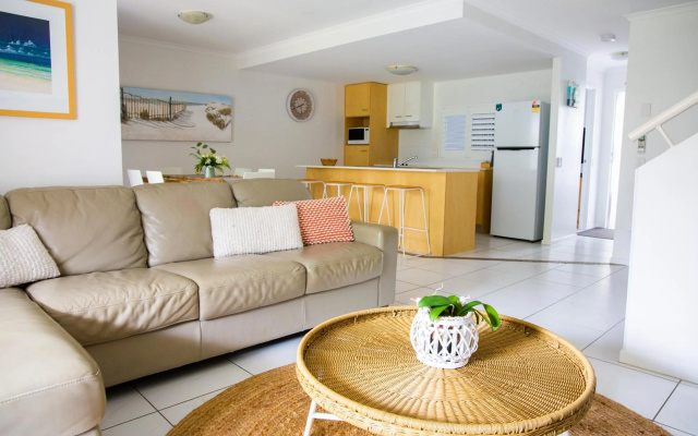 Tropical Getaway in 2 Bedroom Unit in 4 star Resort – Guest Rooms – Noosaville