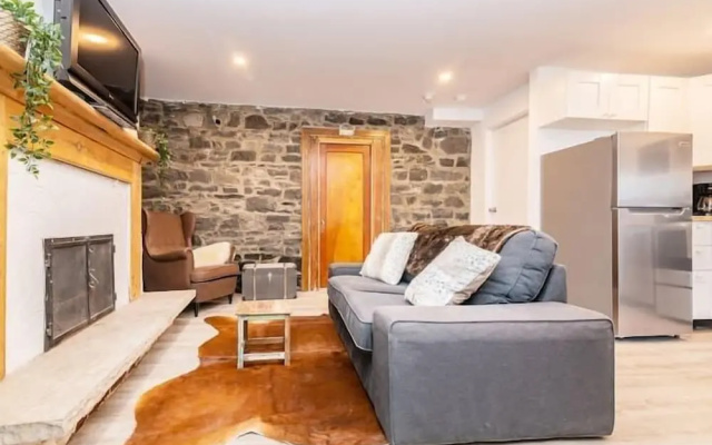Modern Meets Rustic - 2 Bdrm Old Quebec