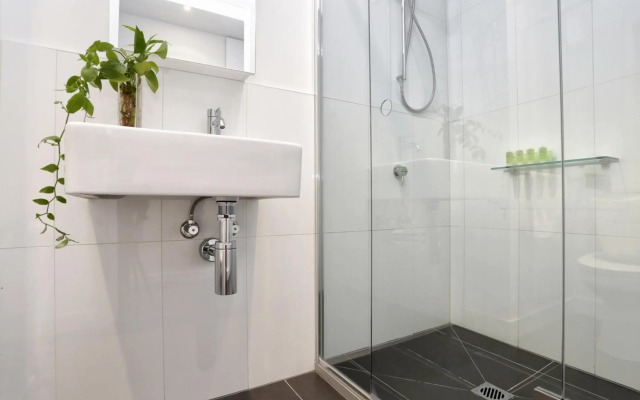 Aura on Flinders Serviced Apartments