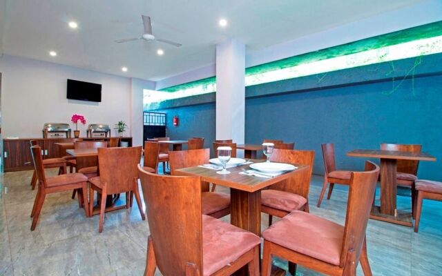RedDoorz Plus Near ITC Fatmawati
