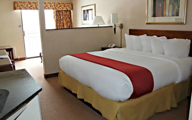 Express Suites Riverport Inn & Suites