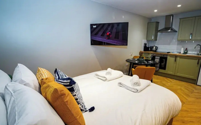 E2M Wisteria House Heathrow Free Parking