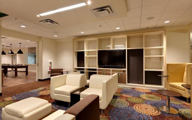 Holiday Inn Hotel & Suites Atlanta Airport-North, an IHG Hotel