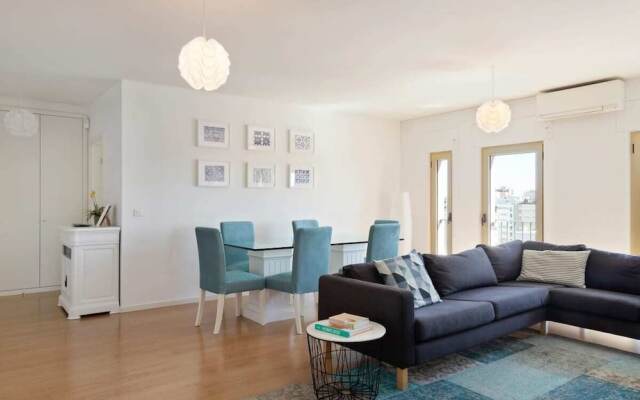 Stunning 2 Bed Apt, Sleeps 4 nr Entrecampos