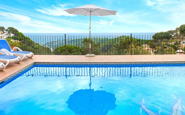 Serene Villa in Lloret de Mar with Private Swimming Pool