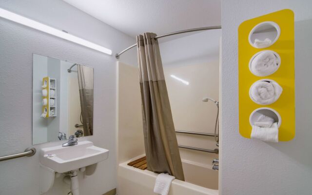 Motel 6 Moss Point, MS