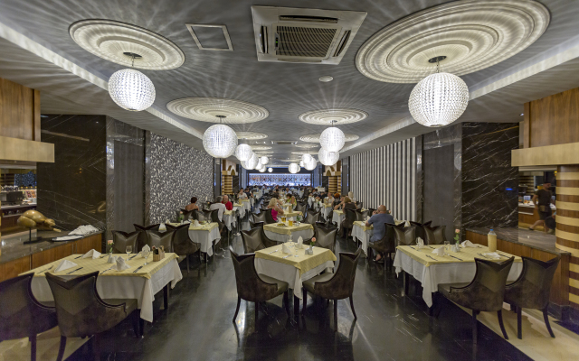 Royal Holiday Palace