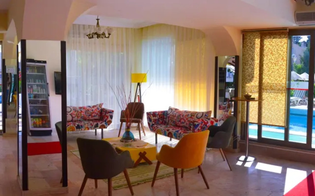 Green Palm Hotel