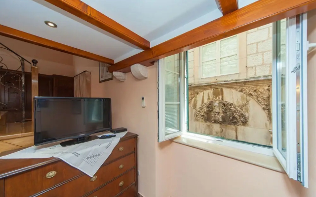 Amoret Apartments