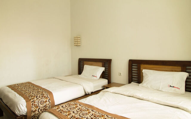 RedDoorz @ Burangrang