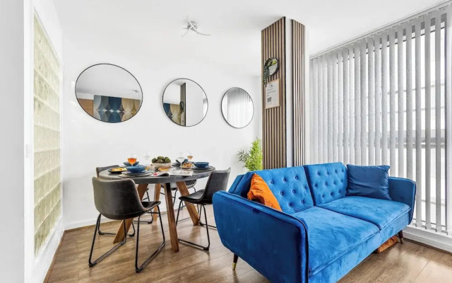 Bullring Lux Suite- Netflix-free Parking-sleeps 6