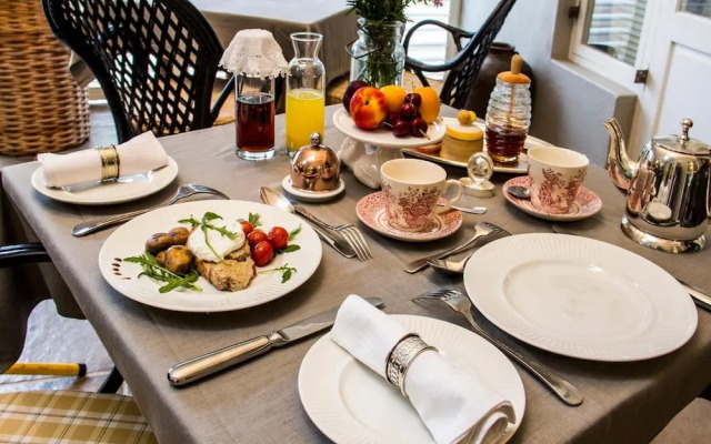 Maison - H Guest House