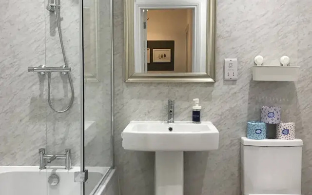 Stylish Modern 3-bed House nr Manchester City ctr