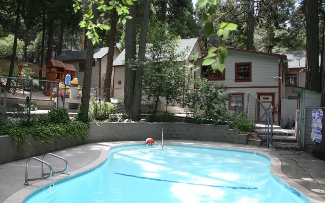 Crest Lodge Historic Mountain Inn