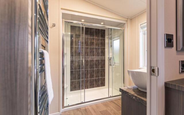 The Crucible lodge with Hot Tub