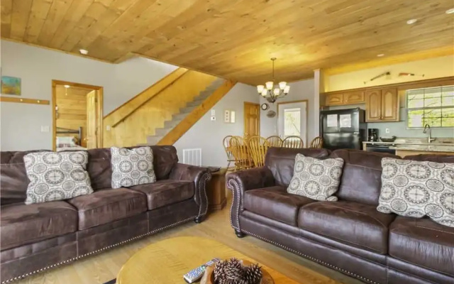 Autumn Leaves - Four Bedroom Cabin