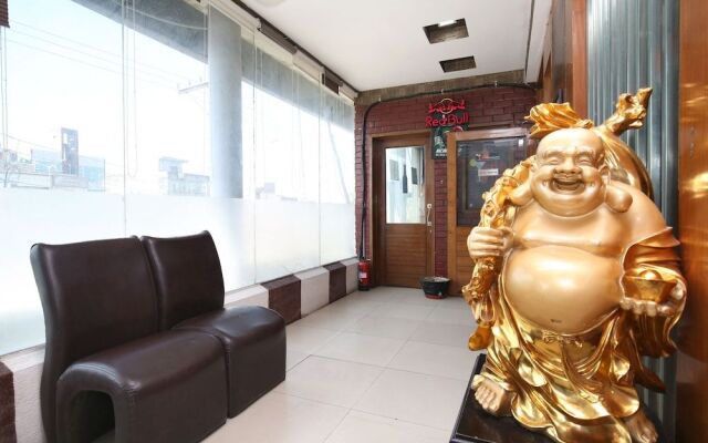 OYO 18540 Hotel Lemon And Chilli