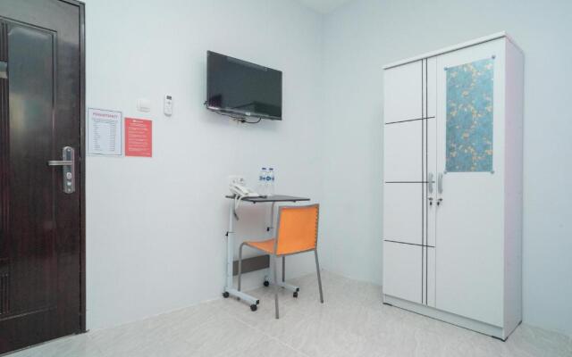 RedDoorz Plus near ITC Cempaka Mas 2
