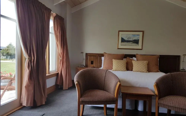Grasmere High Country Bed & Breakfast Lodge
