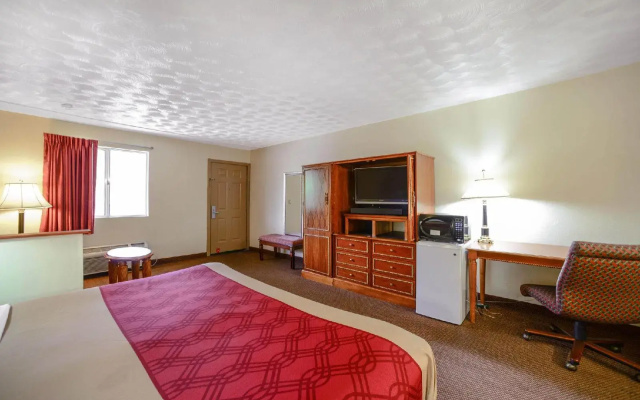 Econo Lodge Inn & Suites