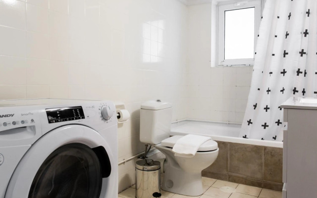 Pleasant 2BR Apartment near HELEXPO by UPSTREET