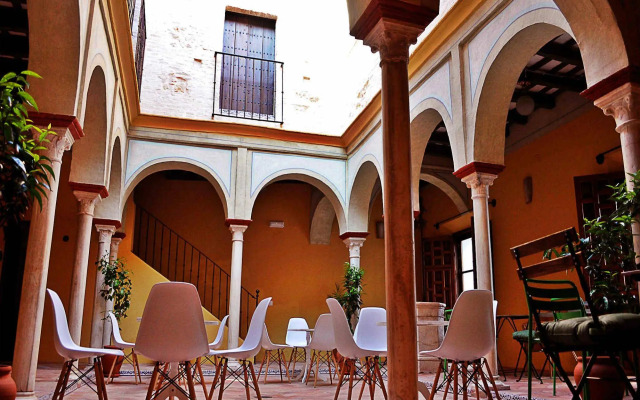 Frenteabastos Hostel & Suites
