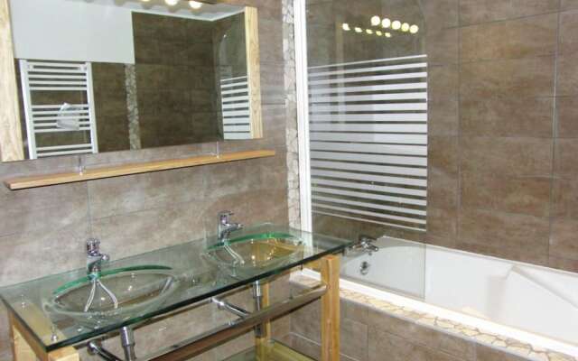 New House With Infrared Sauna and Stunning Mountain Views